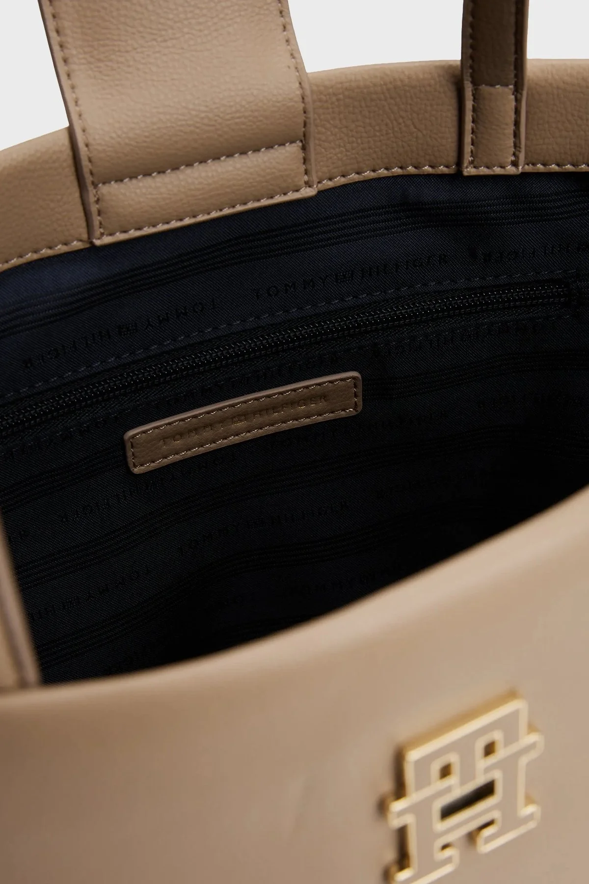 Tommy Hilfiger Logolu Çift Tutma Saplı Tote Bayan Çanta AW0AW17528 AFE BEJ - 4