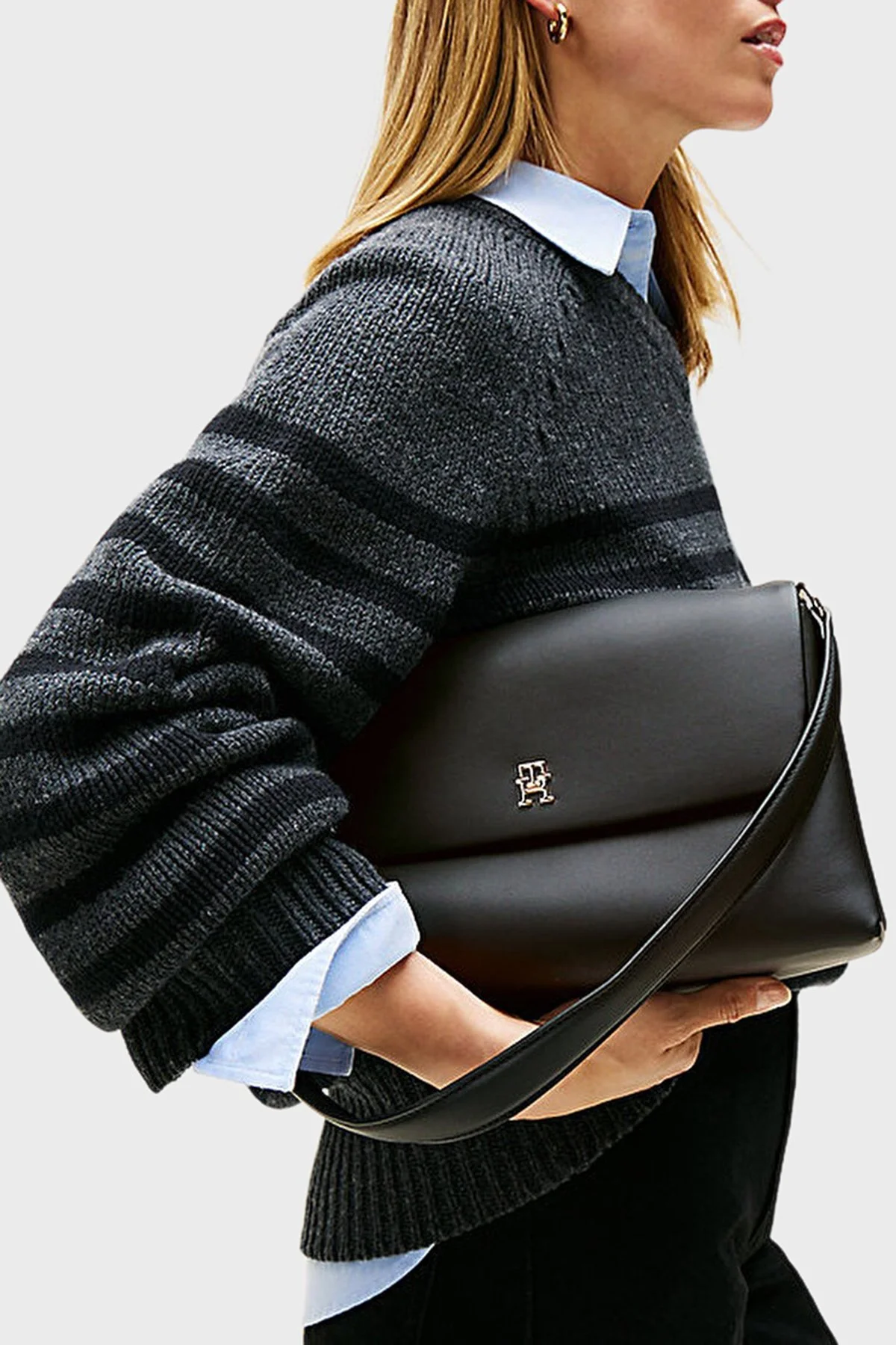 Tommy Hilfiger Logolu Çıkarılabilir Askılı Bayan Çanta AW0AW17695 BDS SİYAH - 2