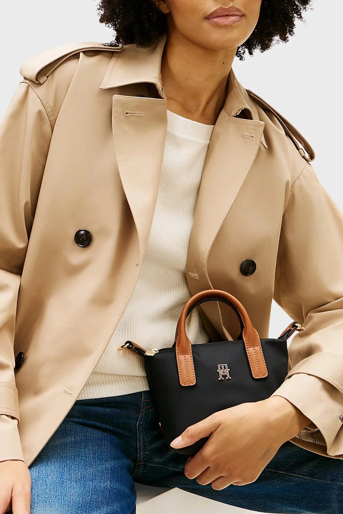 Tommy Hilfiger Logolu Çıkarılabilir Askılı Kadın Çanta AW0AW18368 BDS SİYAH - 2