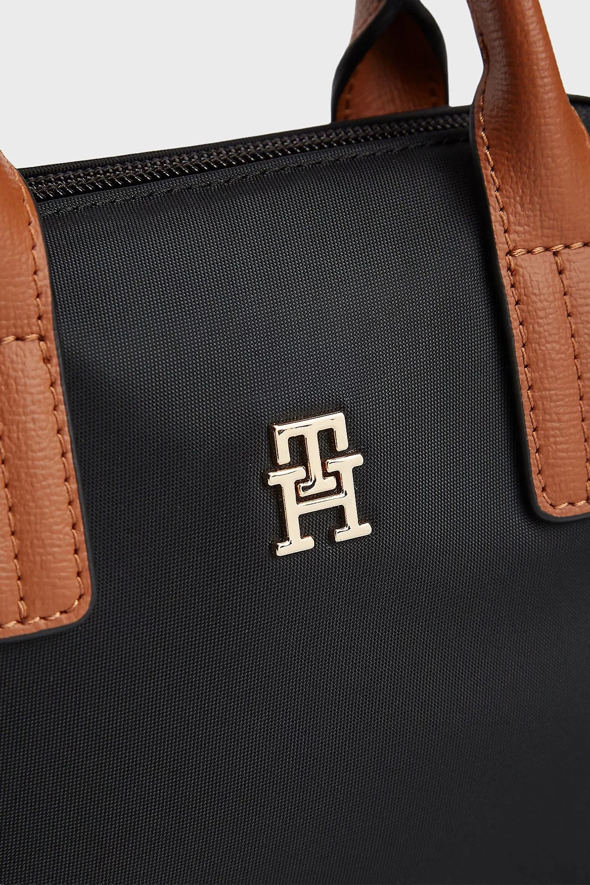 Tommy Hilfiger Logolu Çıkarılabilir Askılı Kadın Çanta AW0AW18368 BDS SİYAH - 4