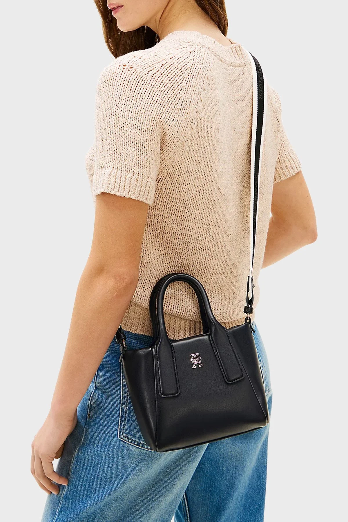 Tommy Hilfiger Logolu Çıkarılabilir Askılı Kadın Çanta AW0AW18371 BDS SİYAH - 2