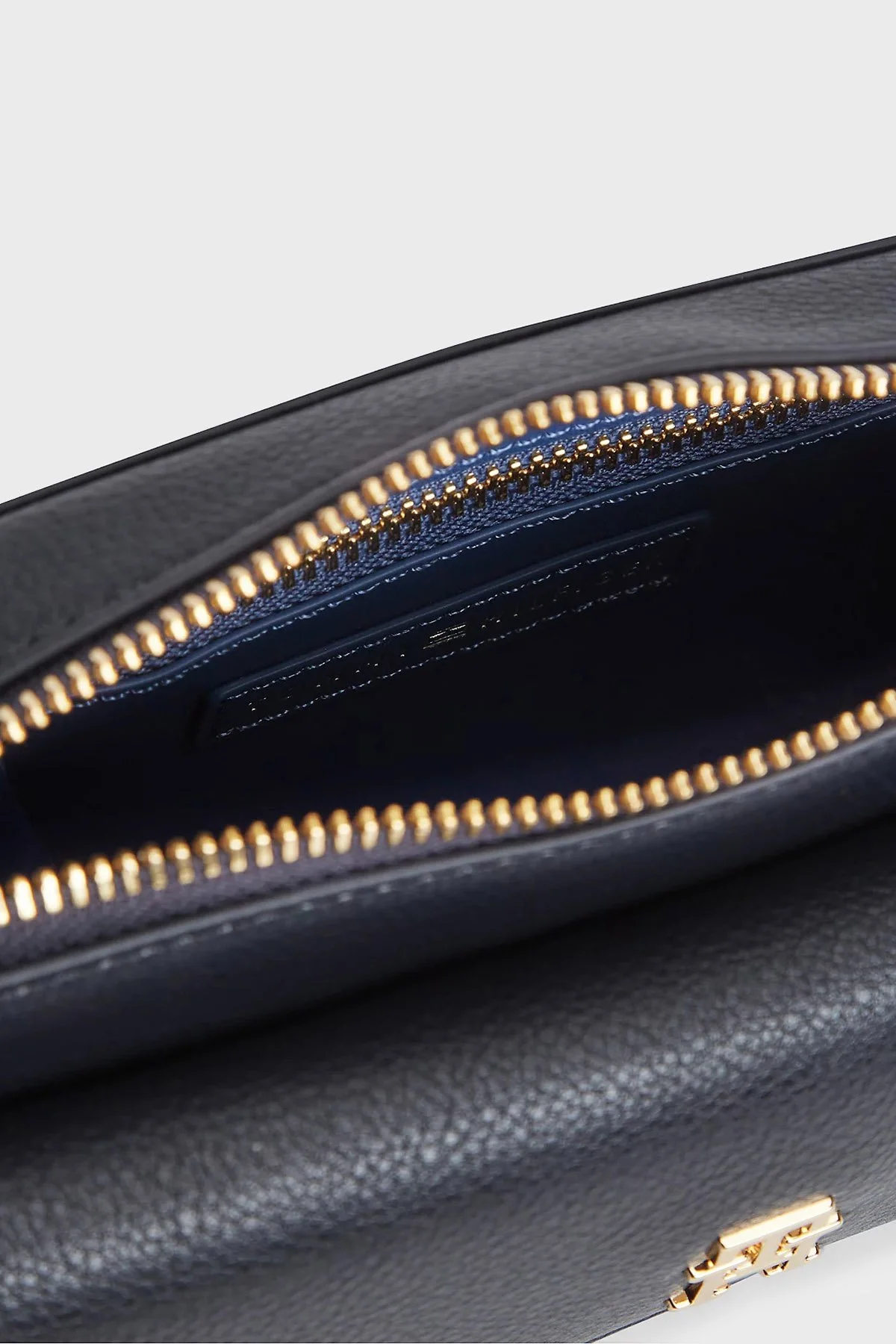 Tommy Hilfiger Logolu Çıkarılabilir Askılı Kadın Çanta AW0AW18721 DW6 Lacivert - 4