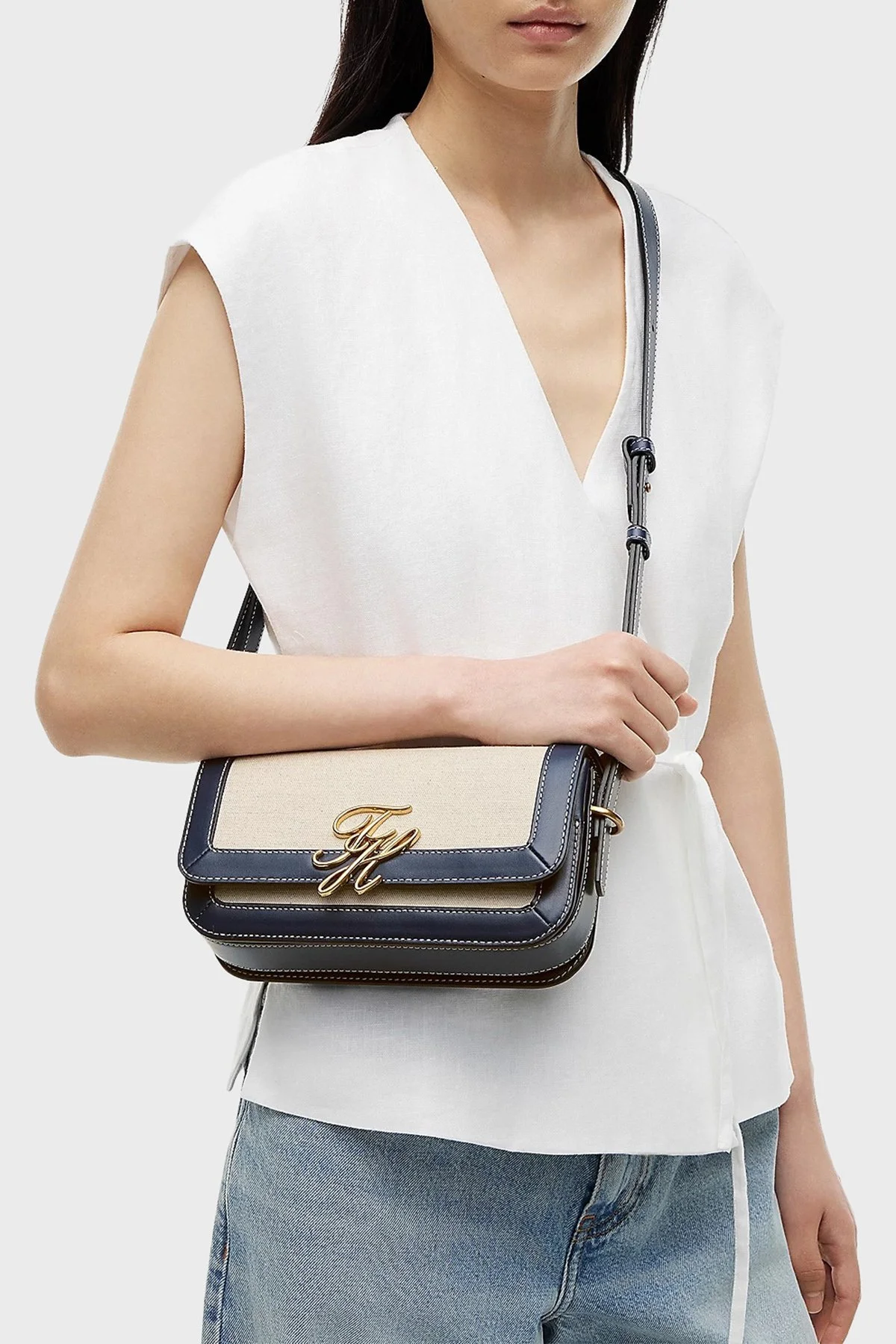 Tommy Hilfiger Logolu Çıkarılabilir Askılı Kadın Çanta AW0AW18737 DW6 Lacivert - 2