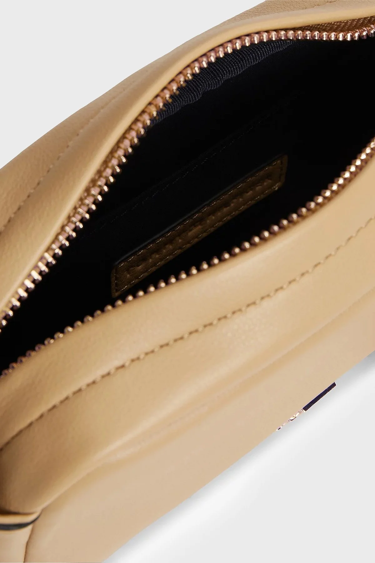Tommy Hilfiger Logolu Çıkarılabilir Askılı Kadın Çanta AW0AW18741 RBL Koyu bej - 4