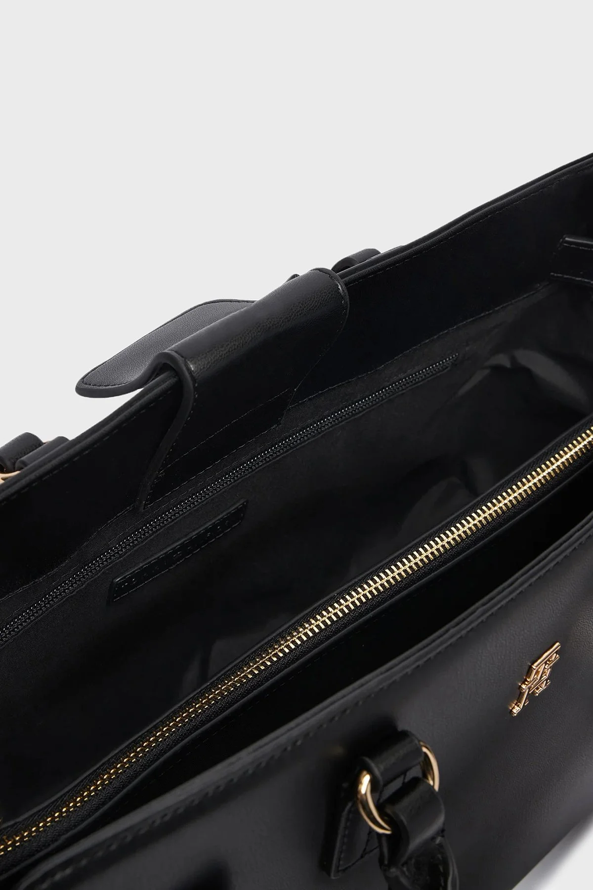 Tommy Hilfiger Logolu Çıkarılabilir Askılı Kadın Çanta AW0AW19067 BDS Siyah - 5