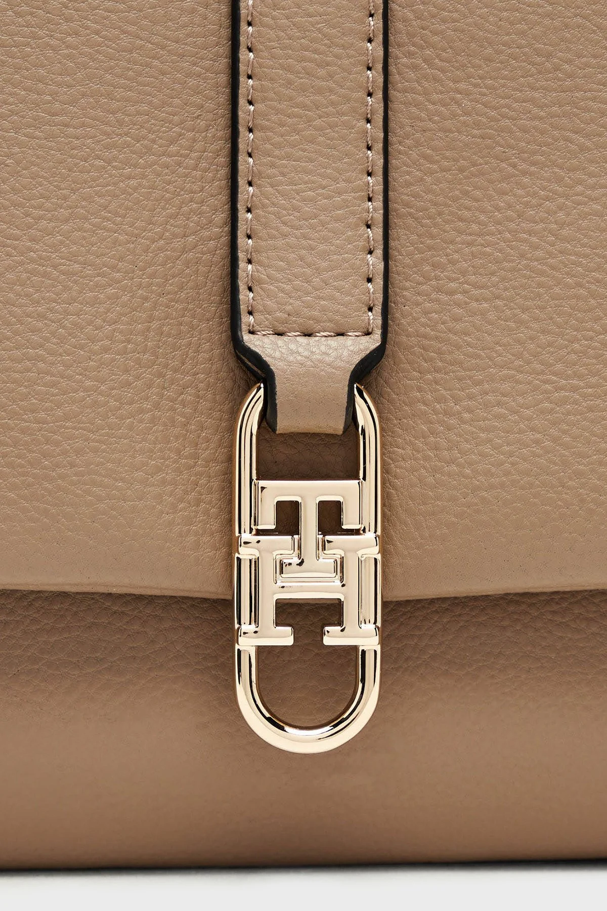 Tommy Hilfiger Logolu Çıkarılabilir Askılı Kadın Çanta AW0AW19195 R06 Açık kahve - 7