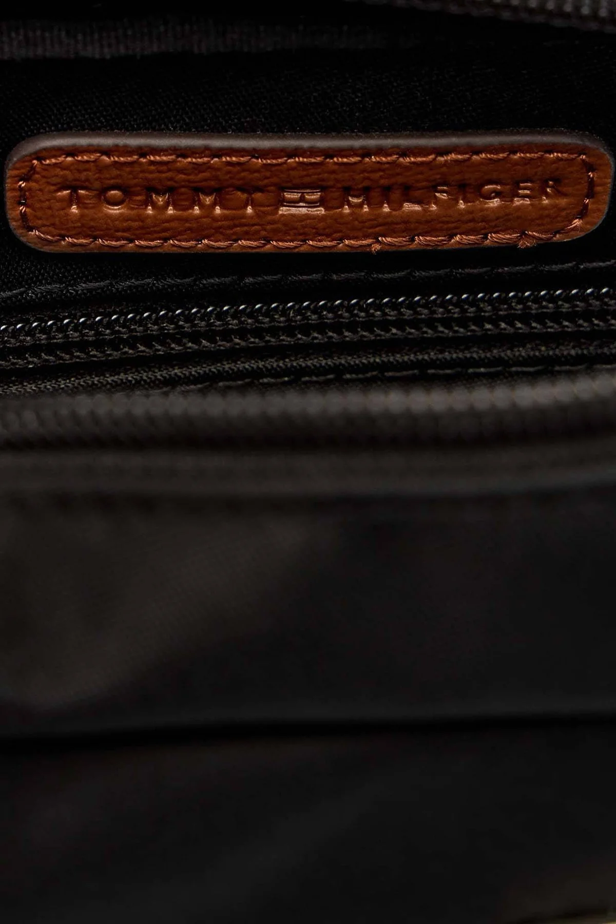 Tommy Hilfiger Logolu Çıkarılabilir Askılı Mini Bayan Çanta AW0AW17704 BDS SİYAH - 6