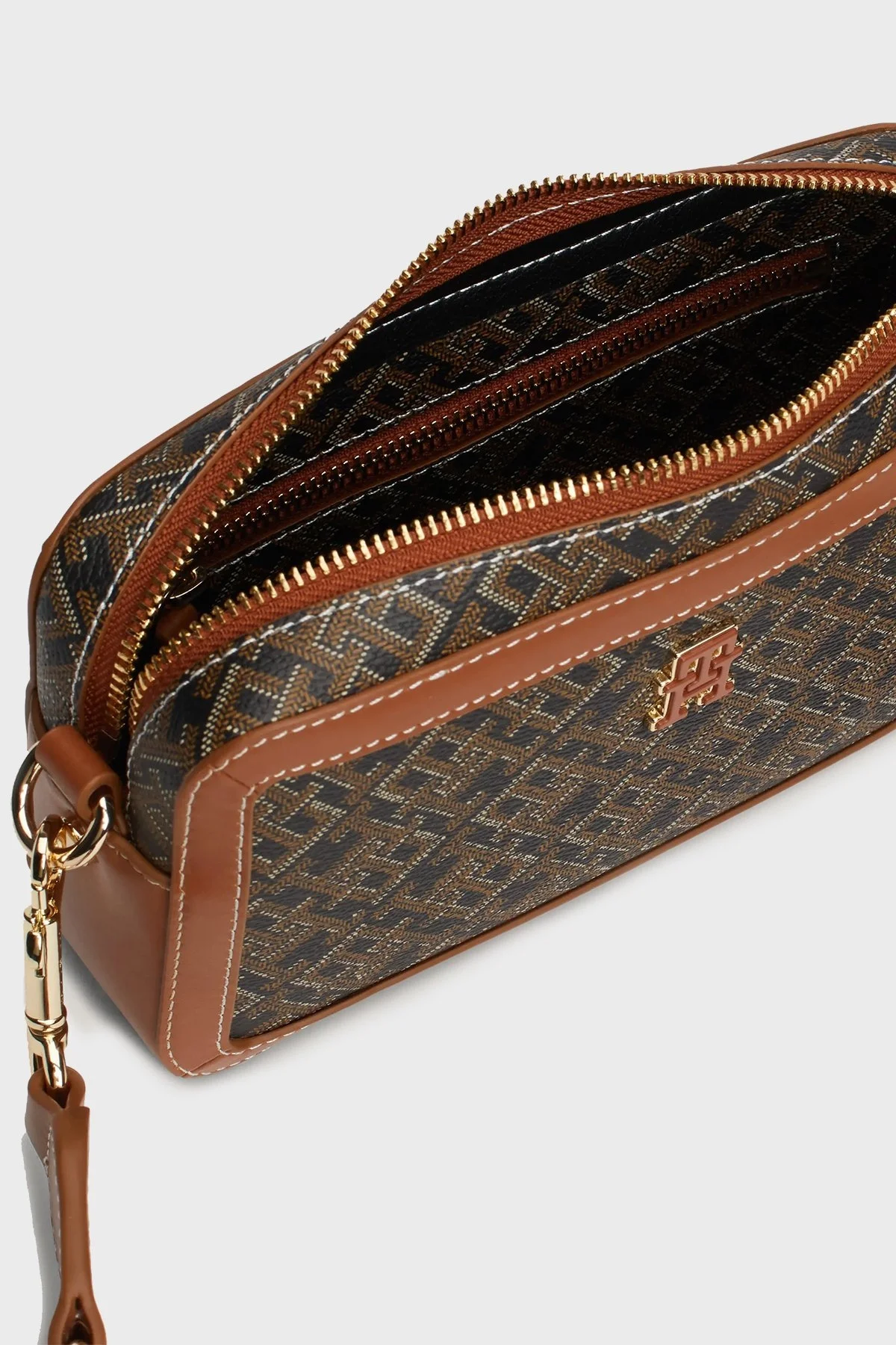 Tommy Hilfiger Logolu Çıkarılabilir Ayarlanabilir Çapraz Askılı Bayan Çanta AW0AW16442 0GJ SİYAH - 9