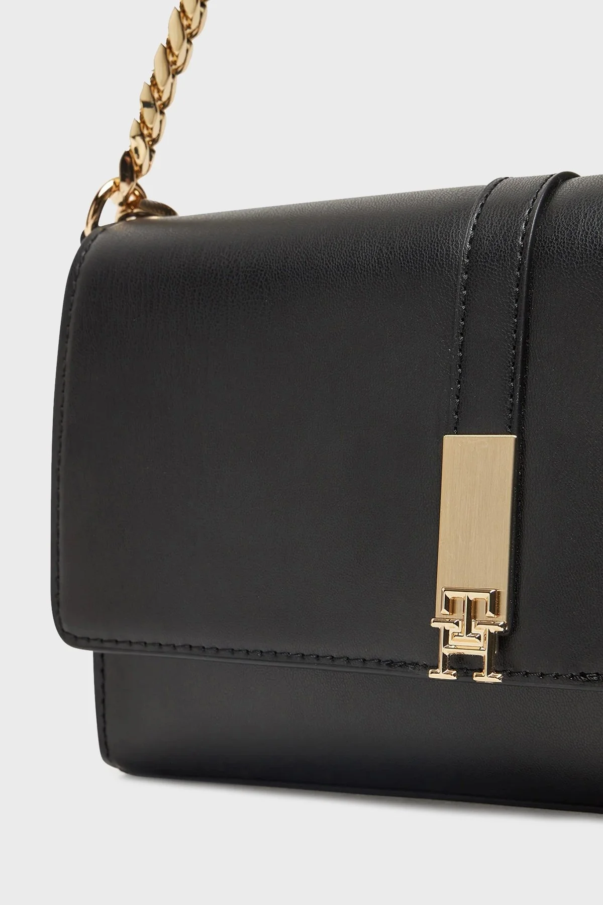 Tommy Hilfiger Logolu Çıkarılabilir Kalın Zincir Askılı Bayan Çanta AW0AW17223 BDS SİYAH - 10