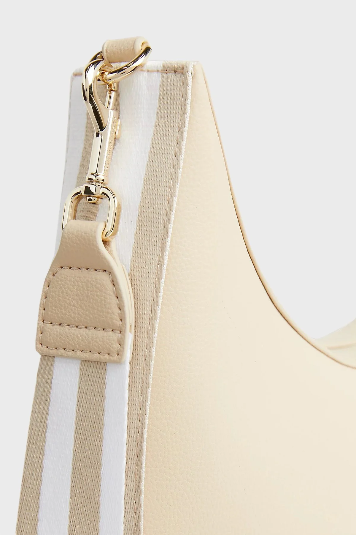 Tommy Hilfiger Logolu Çıkarılabilir Omuz Askılı Bayan Çanta AW0AW15723 AES BEJ - 4