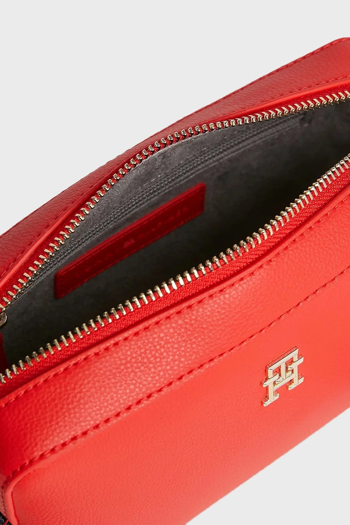 Tommy Hilfiger Logolu Çıkarılabilir Omuz Askılı Fermuarlı Bayan Çanta AW0AW15707 XND KIRMIZI - 4