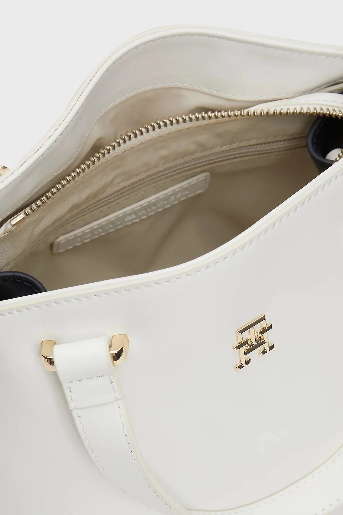 Tommy Hilfiger Logolu Çıkarılabilir Uzatma Askılı Bayan Çanta AW0AW15968 YBL BEYAZ - 5