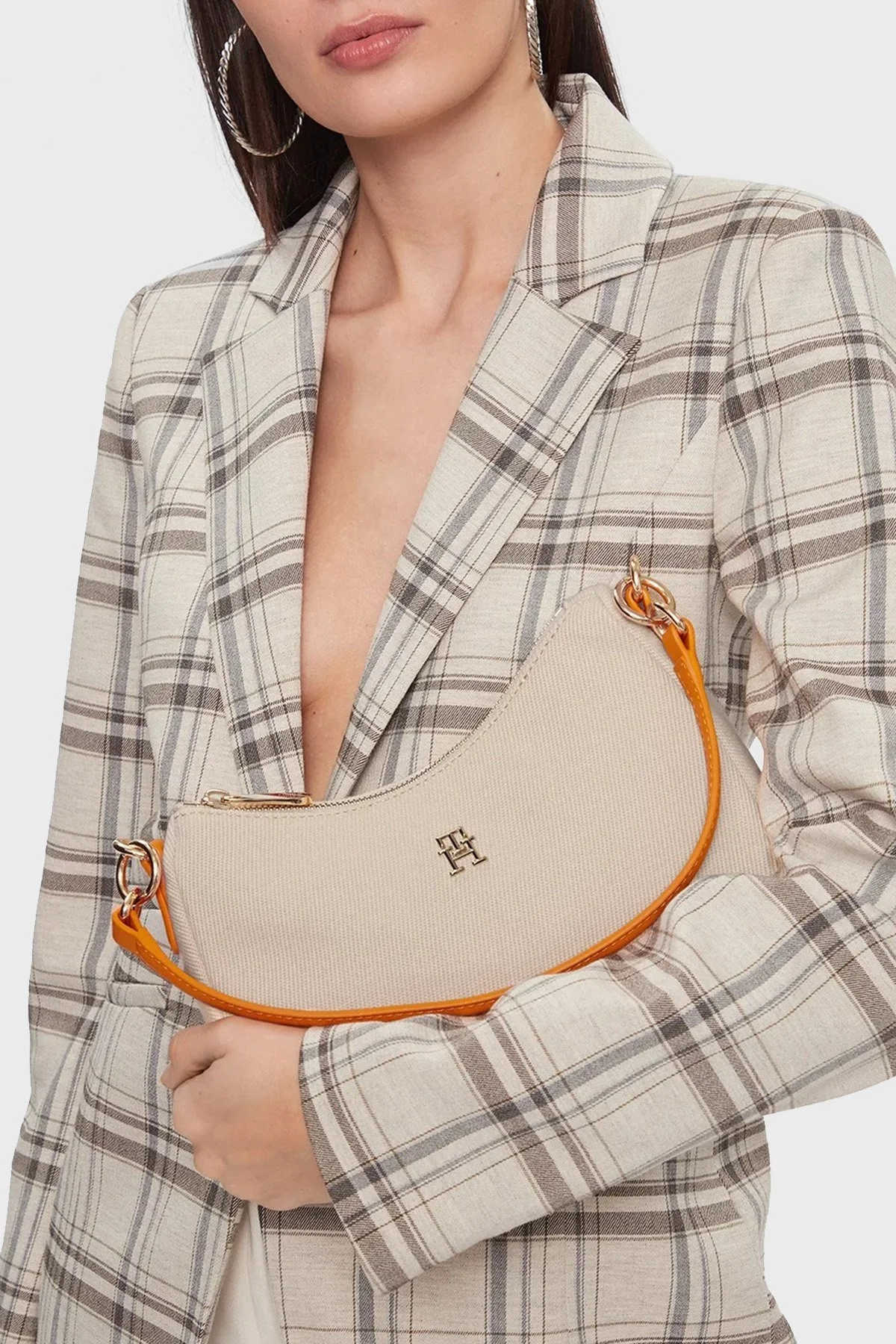 Tommy Hilfiger Logolu Çıkarılabilir Uzatma Askılı Bayan Çanta AW0AW16111 0F4 BEJ - 2
