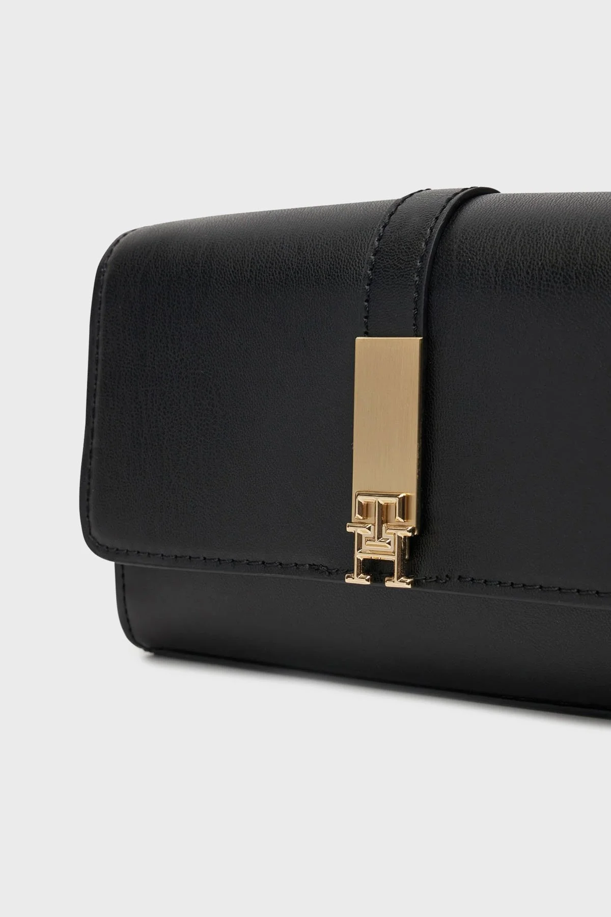 Tommy Hilfiger Logolu Çıkarılabilir Zincir Askılı Bayan Çanta AW0AW17222 BDS SİYAH - 10