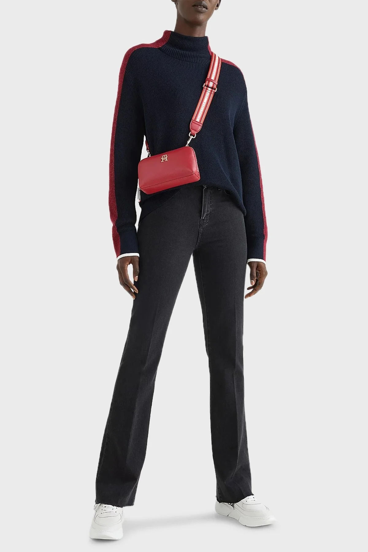 Tommy Hilfiger Logolu Çıkartılabilir Uzatma Askılı Bayan Çanta AW0AW14169 XIT BORDO - 2