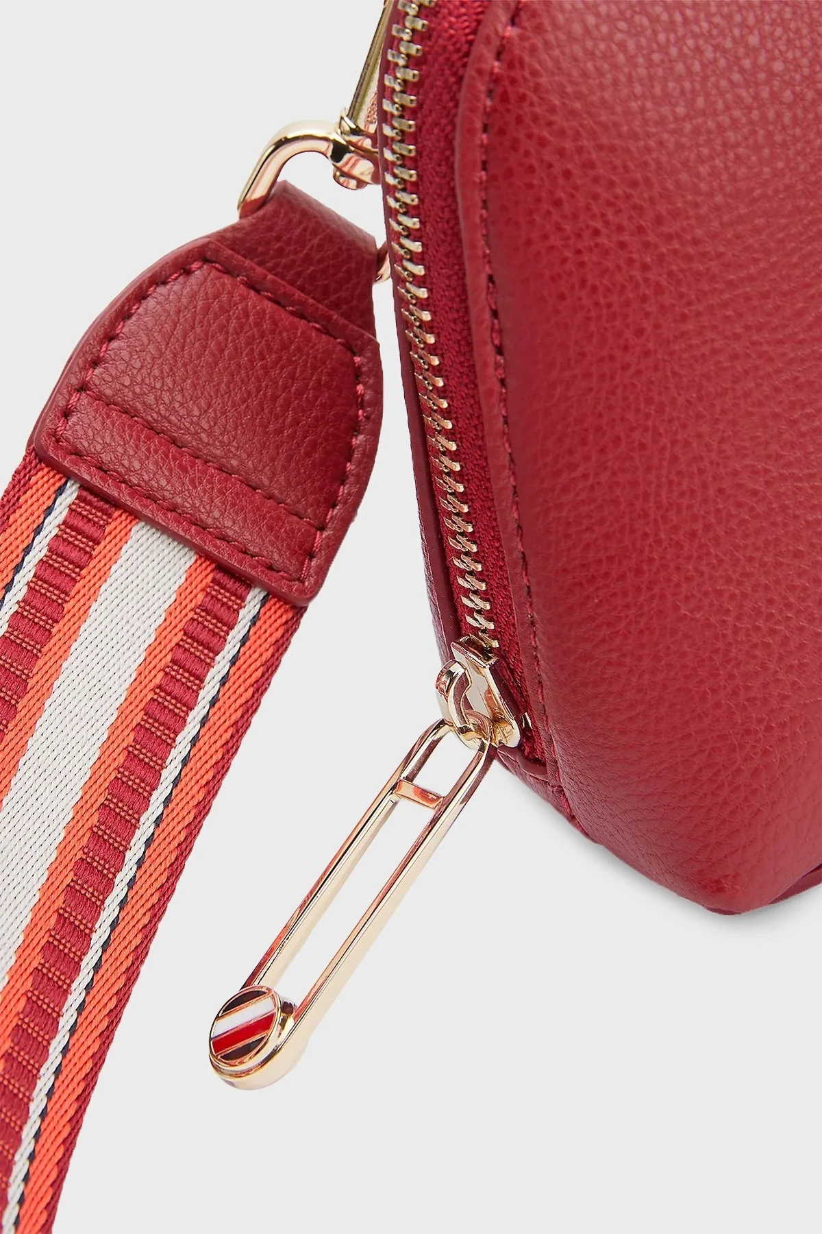 Tommy Hilfiger Logolu Çıkartılabilir Uzatma Askılı Bayan Çanta AW0AW14169 XIT BORDO - 4