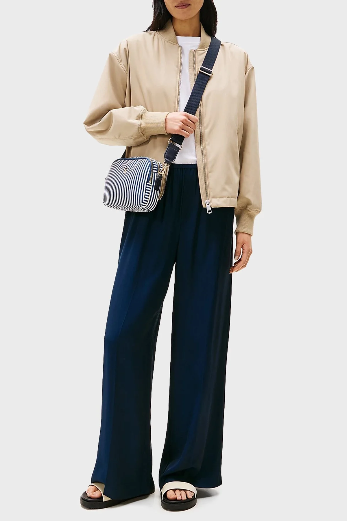 Tommy Hilfiger Logolu Çizgili Ayarlanabilir Askılı Bayan Çanta AW0AW17231 0GY BEYAZ-LACİVERT - 2