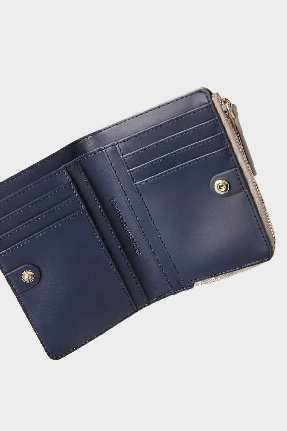 Tommy Hilfiger Logolu Çok Bölmeli Bayan Cüzdan AW0AW15750 PKB GRİ - 2