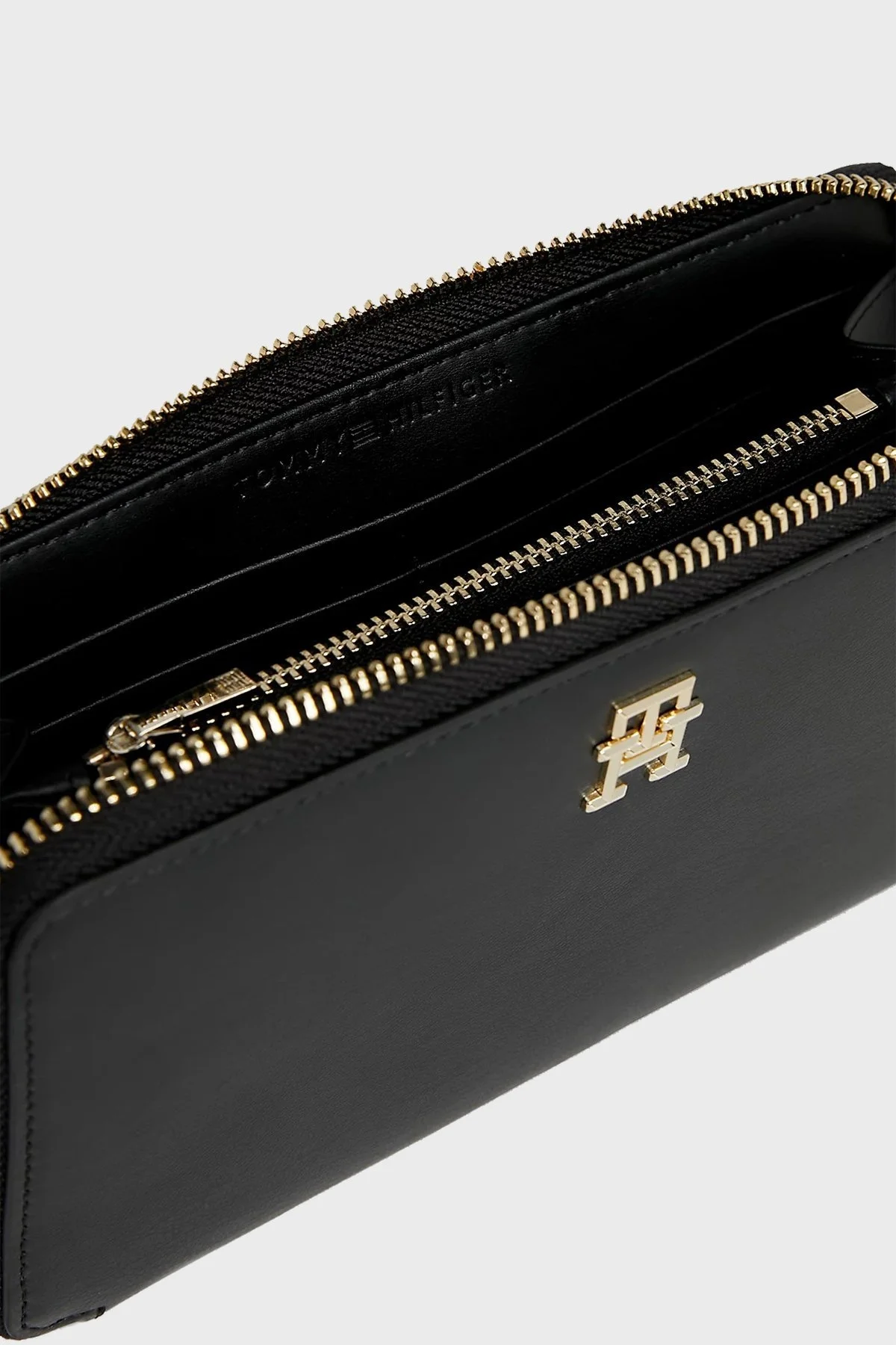 Tommy Hilfiger Logolu Çok Bölmeli Bayan Cüzdan AW0AW16009 BDS SİYAH - 4