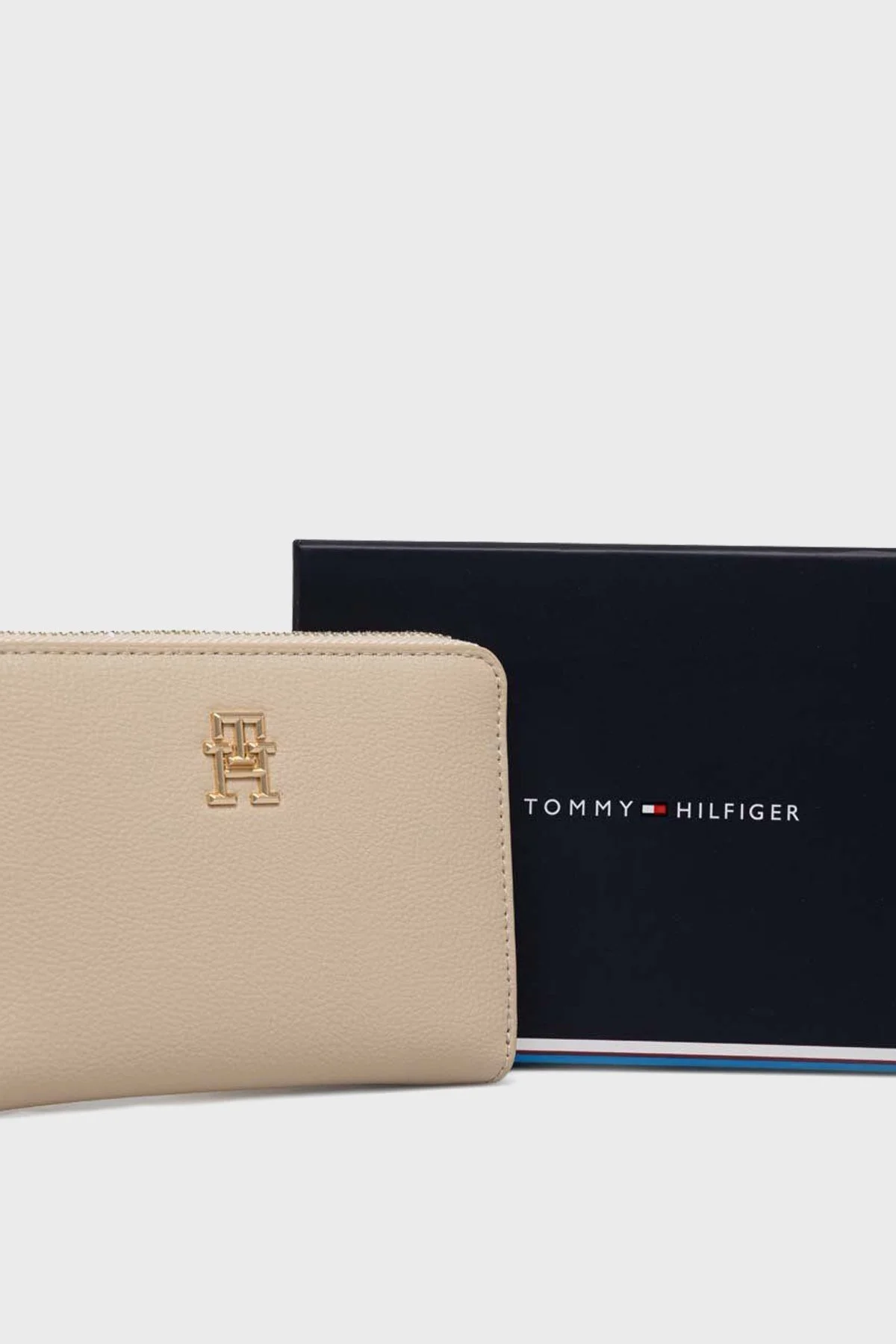 Tommy Hilfiger Logolu Çok Bölmeli Bayan Cüzdan AW0AW16091 AES BEJ - 5