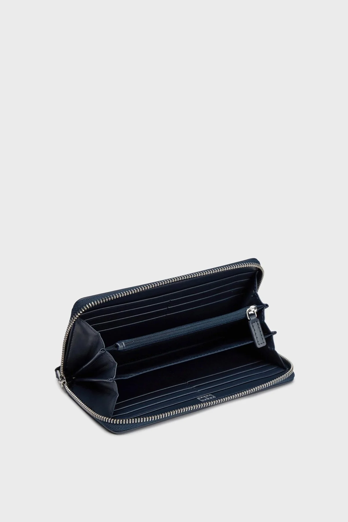 Tommy Hilfiger Logolu Çok Bölmeli Bayan Cüzdan AW0AW16143 C1G LACİVERT - 3