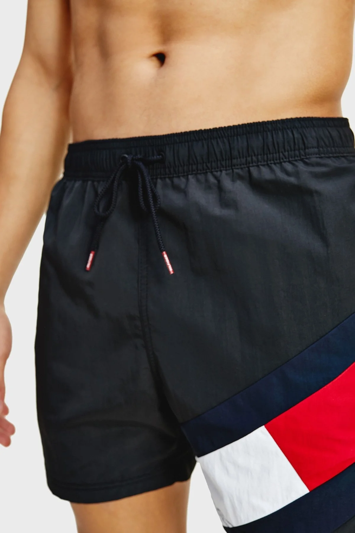 Tommy Hilfiger Logolu Deniz Şortu Belden Bağlamalı Cepli Slim Fit Erkek Mayo Short UM0UM02048 BDS SİYAH - 3