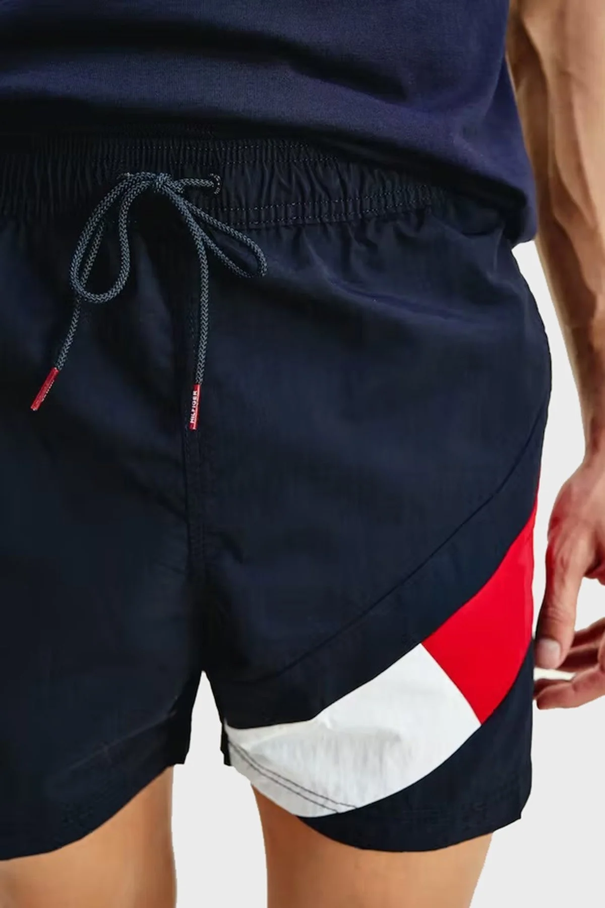 Tommy Hilfiger Logolu Deniz Şortu Belden Bağlamalı Cepli Slim Fit Erkek Mayo Short UM0UM02048 DW5 LACİVERT - 4