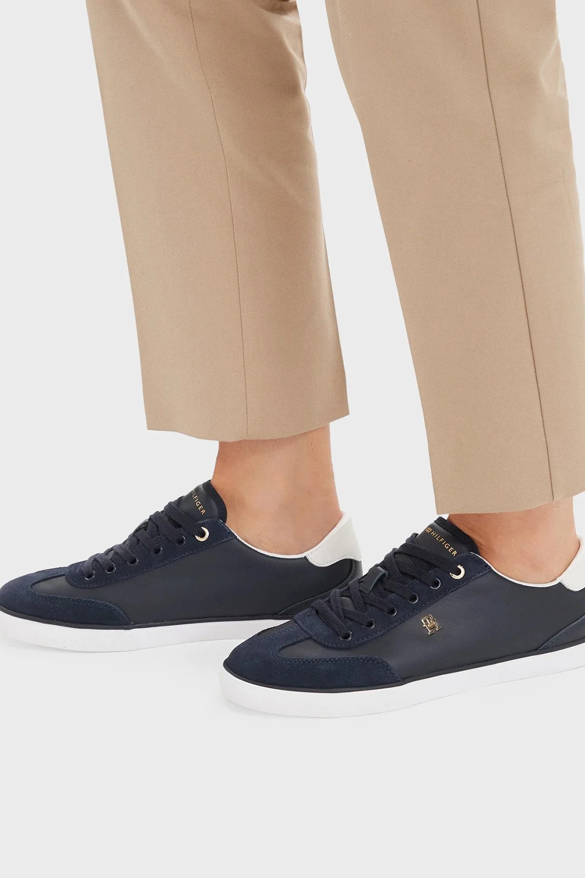 Tommy Hilfiger Logolu Deri Sneaker Kadın Ayakkabı FW0FW09391 DW6 Lacivert - 2