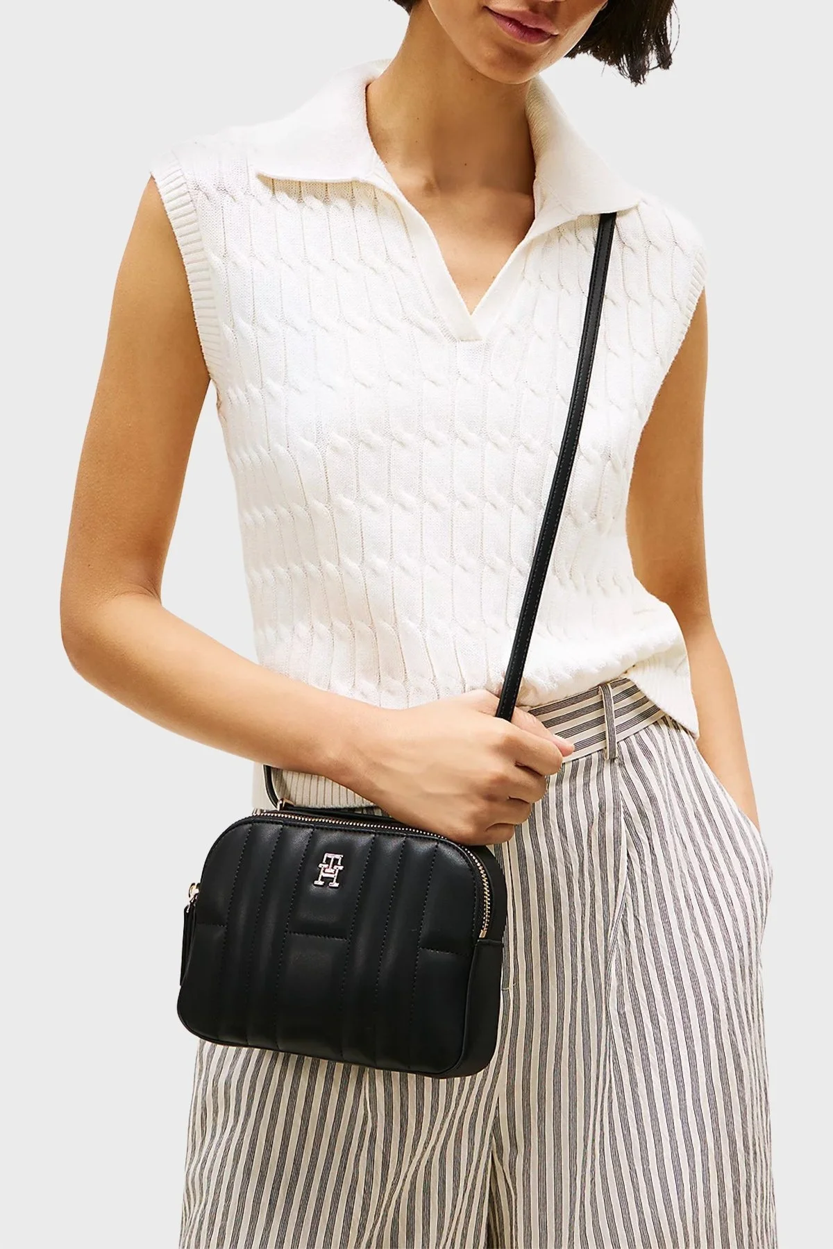 Tommy Hilfiger Logolu Dikiş Detaylı Ayarlanabilir Askılı Bayan Çanta AW0AW17453 BDS SİYAH - 2