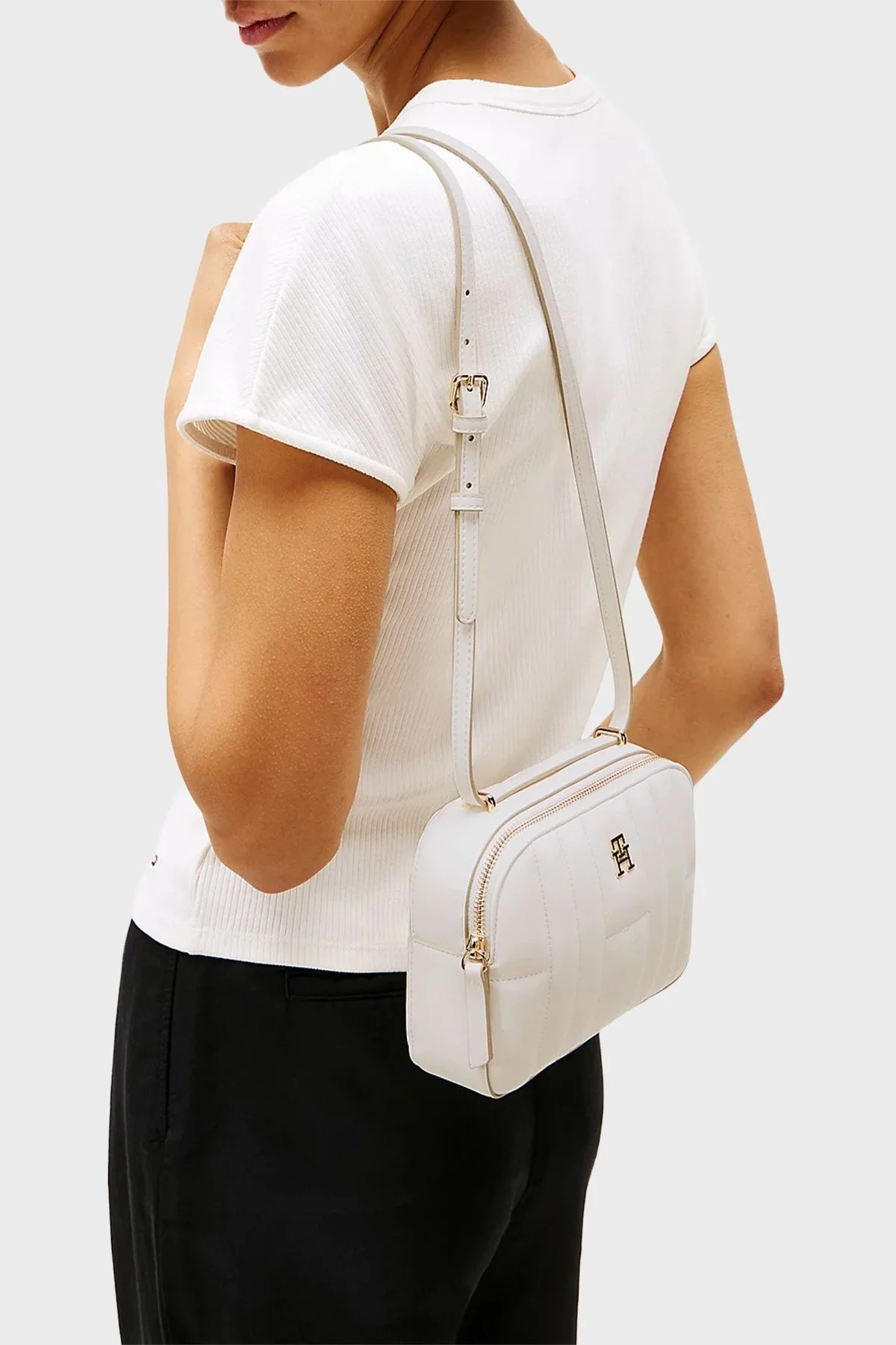 Tommy Hilfiger Logolu Dikiş Detaylı Ayarlanabilir Askılı Bayan Çanta AW0AW17453 Z00 AÇIK BEJ - 2