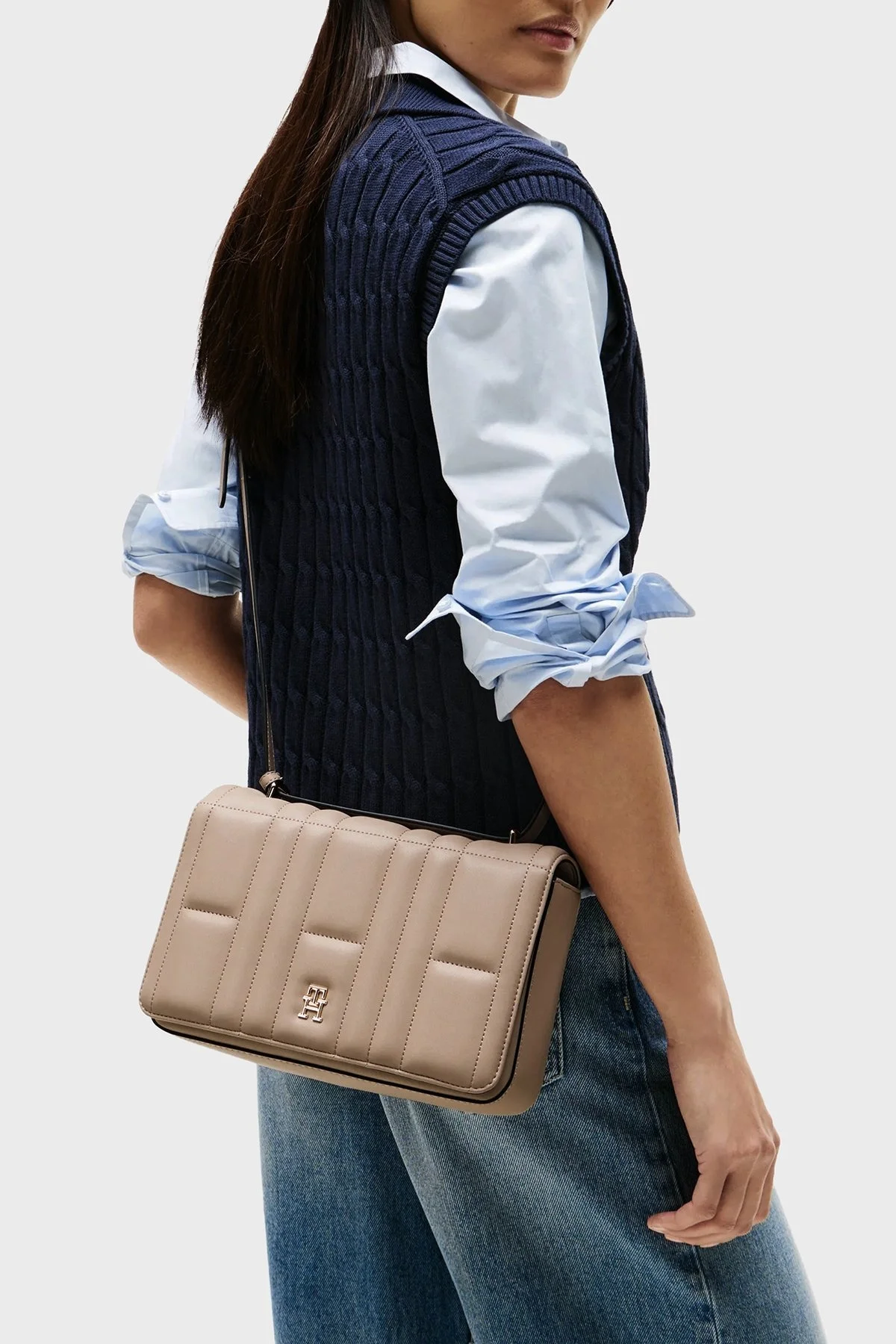 Tommy Hilfiger Logolu Dikiş Detaylı Çıkarılabilir Askılı Bayan Çanta AW0AW17454 AFE BEJ - 2