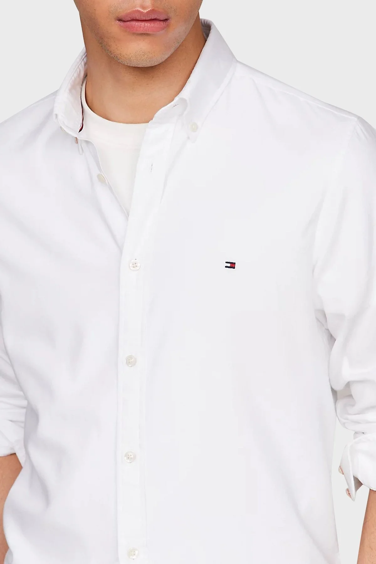 Tommy Hilfiger Logolu Düğmeli Yaka % 100 Pamuk Slim Fit Erkek Gömlek MW0MW33782 YCF BEYAZ - 2