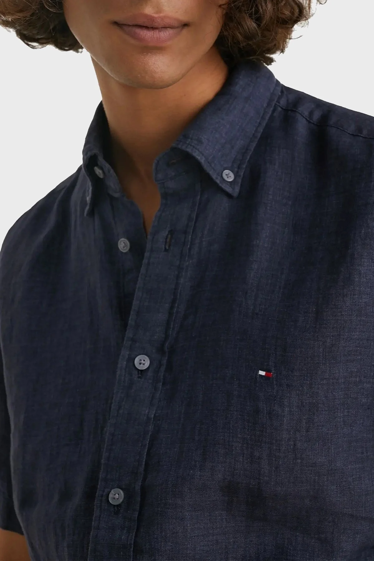 Tommy Hilfiger Logolu Düğmeli Yaka Kısa Kollu Regular Fit % 100 Keten Erkek Gömlek MW0MW30916 DW5 LACİVERT - 2