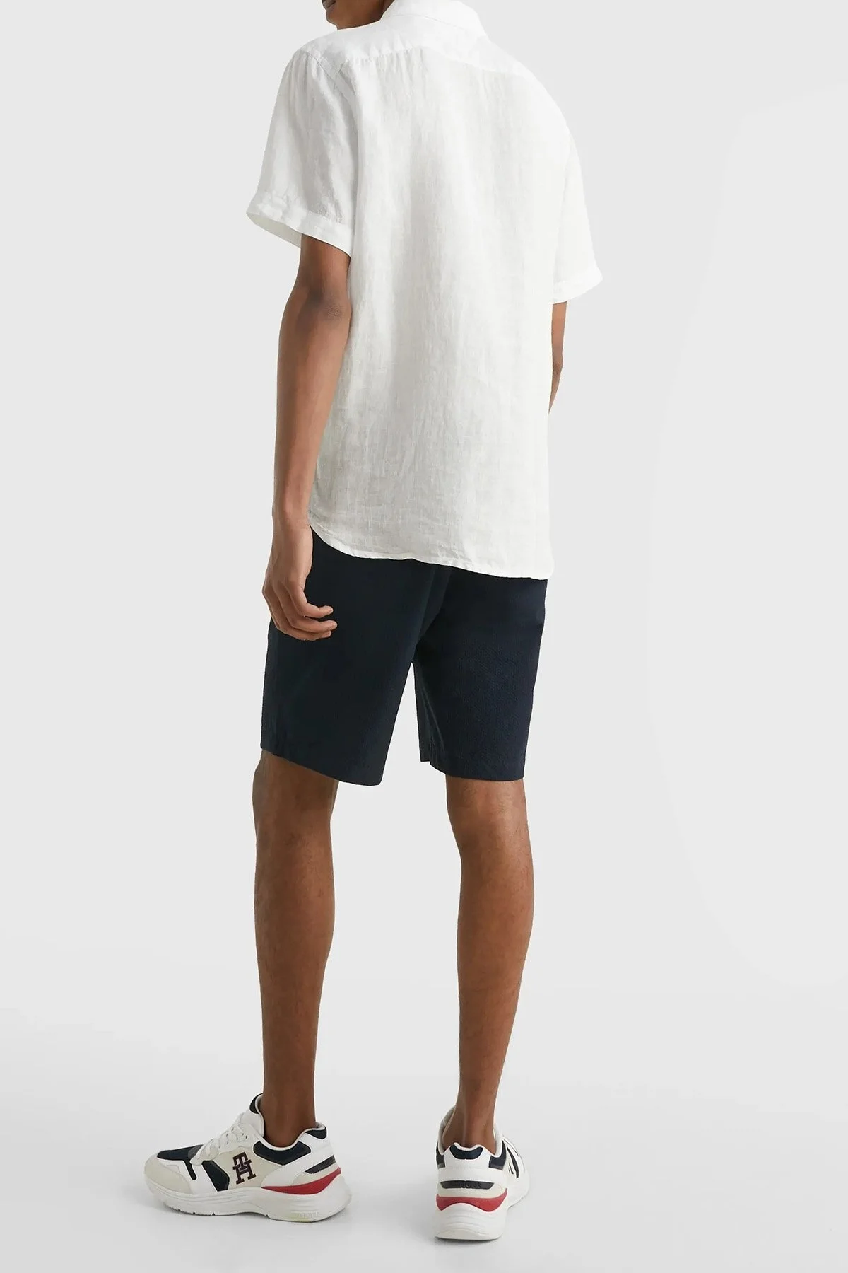 Tommy Hilfiger Logolu Düğmeli Yaka Kısa Kollu Regular Fit % 100 Keten Erkek Gömlek MW0MW30916 YCF BEYAZ - 5