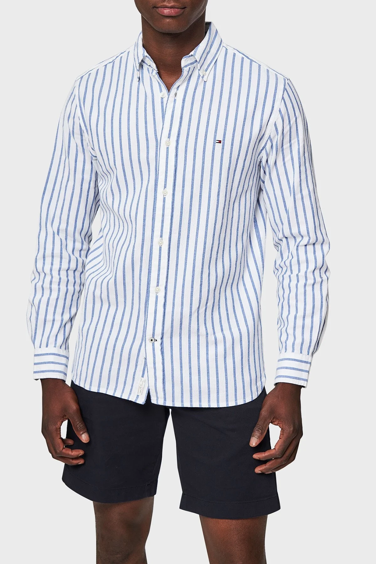 Tommy Hilfiger Logolu Düğmeli Yaka Pamuklu Erkek Gömlek MW0MW31772 0A4 BEYAZ-MAVİ - 1