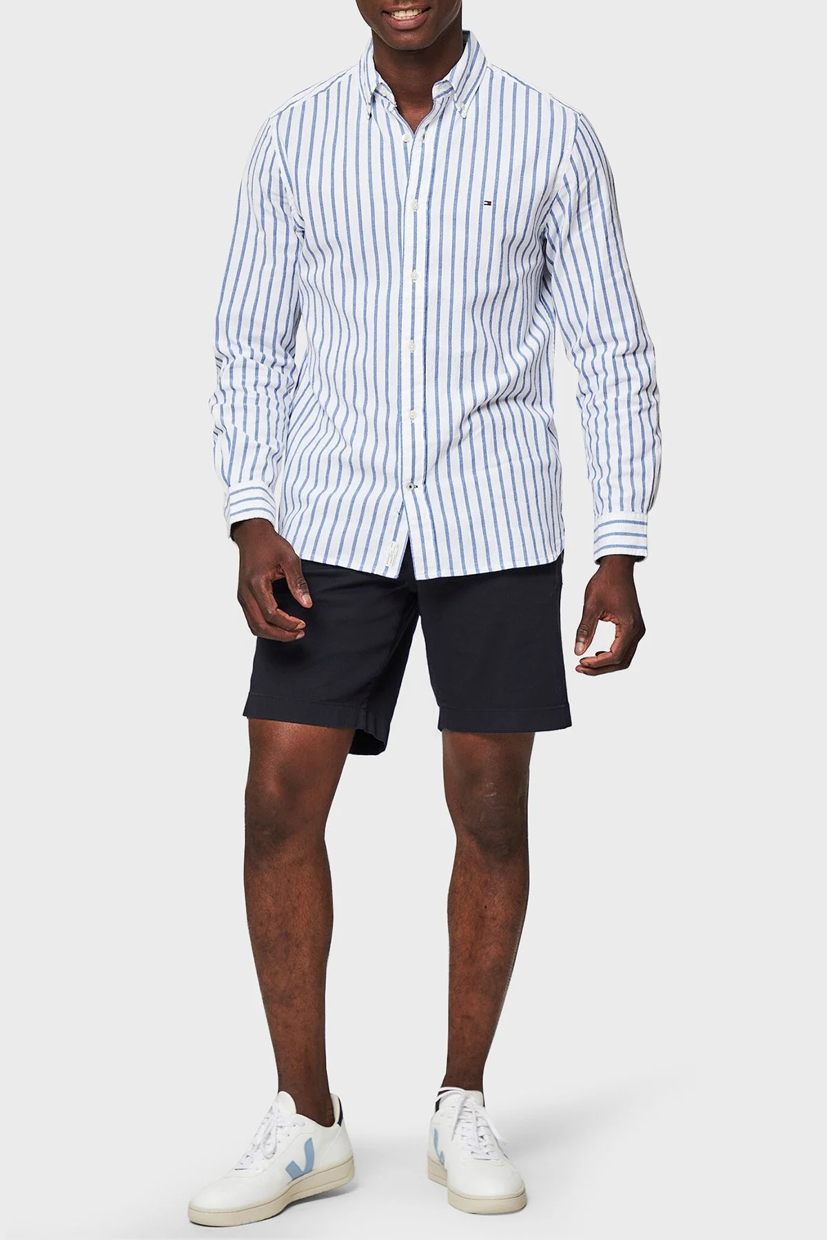 Tommy Hilfiger Logolu Düğmeli Yaka Pamuklu Erkek Gömlek MW0MW31772 0A4 BEYAZ-MAVİ - 2