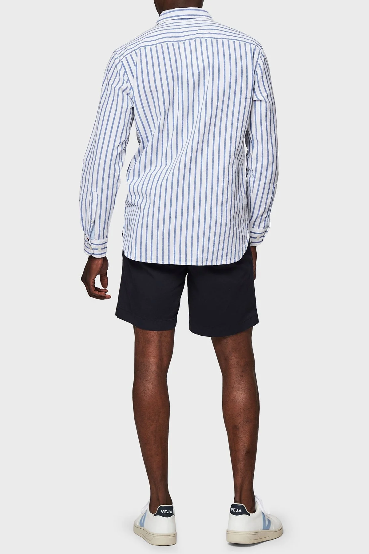 Tommy Hilfiger Logolu Düğmeli Yaka Pamuklu Erkek Gömlek MW0MW31772 0A4 BEYAZ-MAVİ - 5