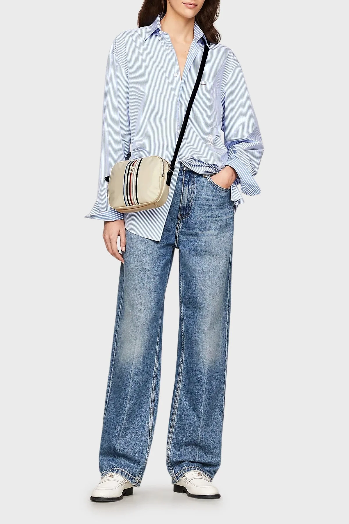 Tommy Hilfiger Logolu Fermuarlı Ayarlanabliir Omuz Askılı Bayan Çanta AW0AW15985 AEF BEJ - 2