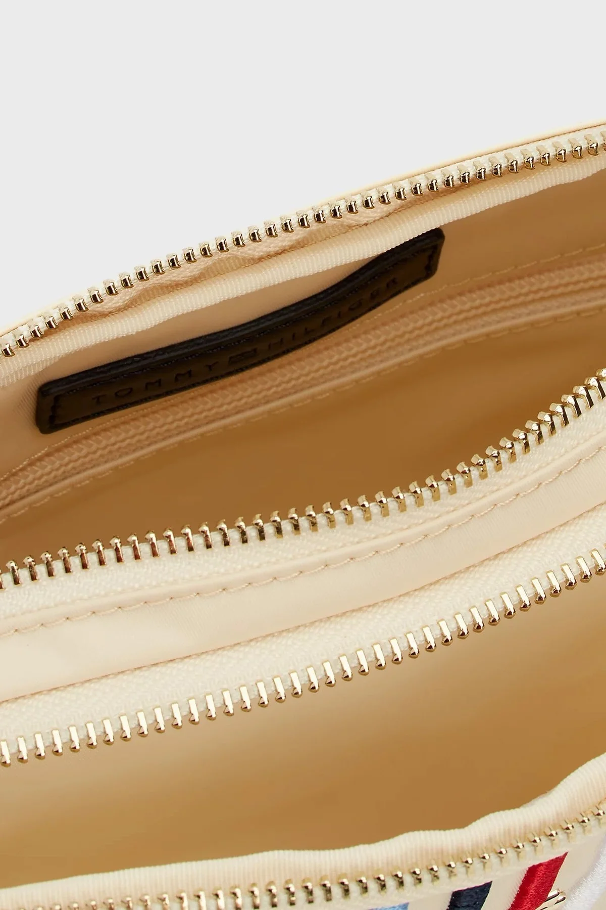 Tommy Hilfiger Logolu Fermuarlı Ayarlanabliir Omuz Askılı Bayan Çanta AW0AW15985 AEF BEJ - 4