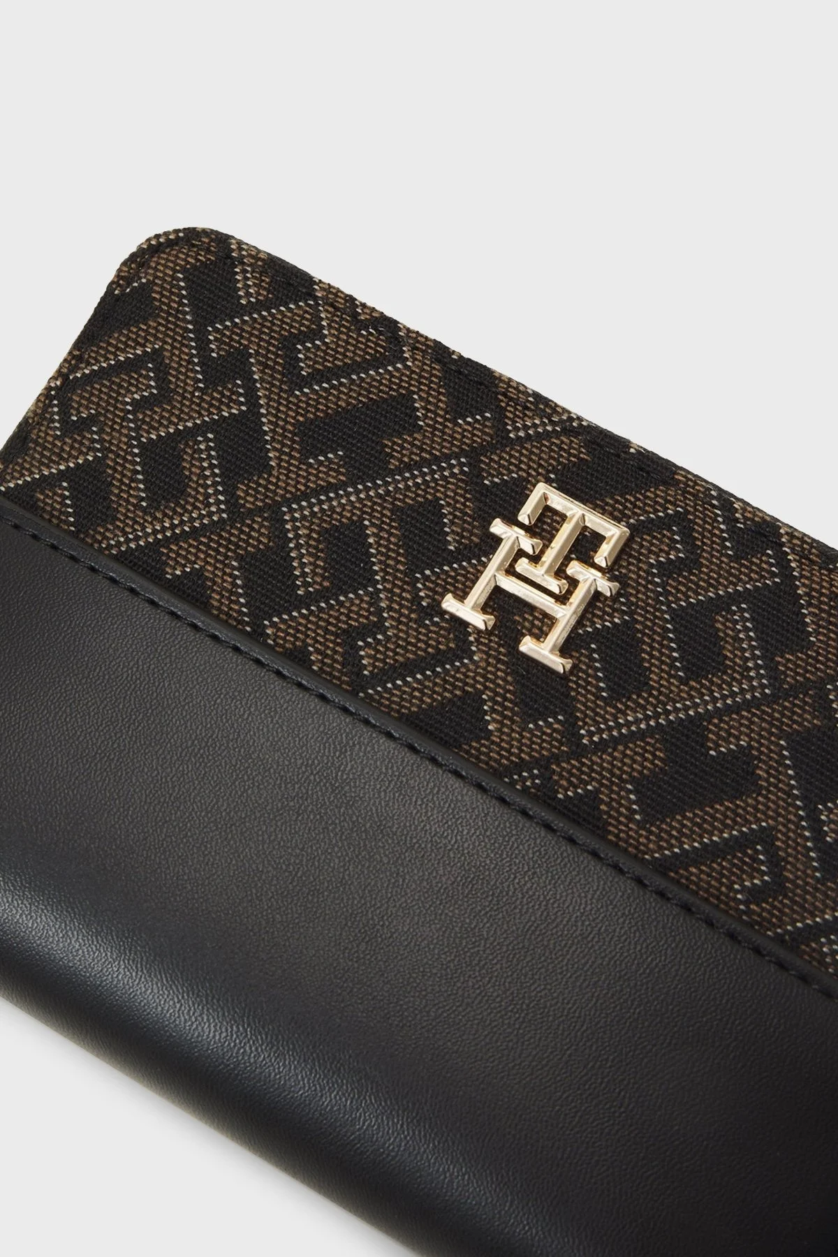 Tommy Hilfiger Logolu Fermuarlı Bayan Cüzdan AW0AW17153 BDS SİYAH - 5