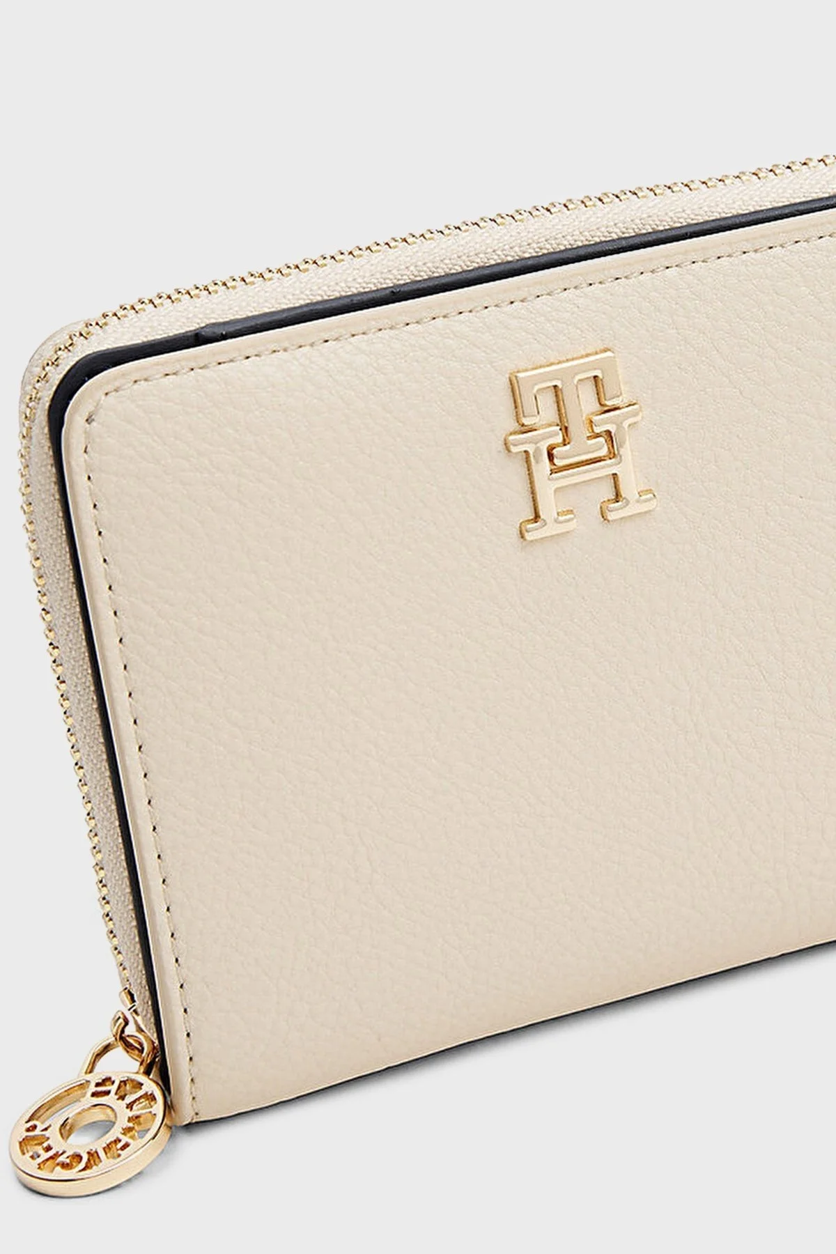 Tommy Hilfiger Logolu Fermuarlı Bayan Cüzdan AW0AW17473 ACI BEJ - 3