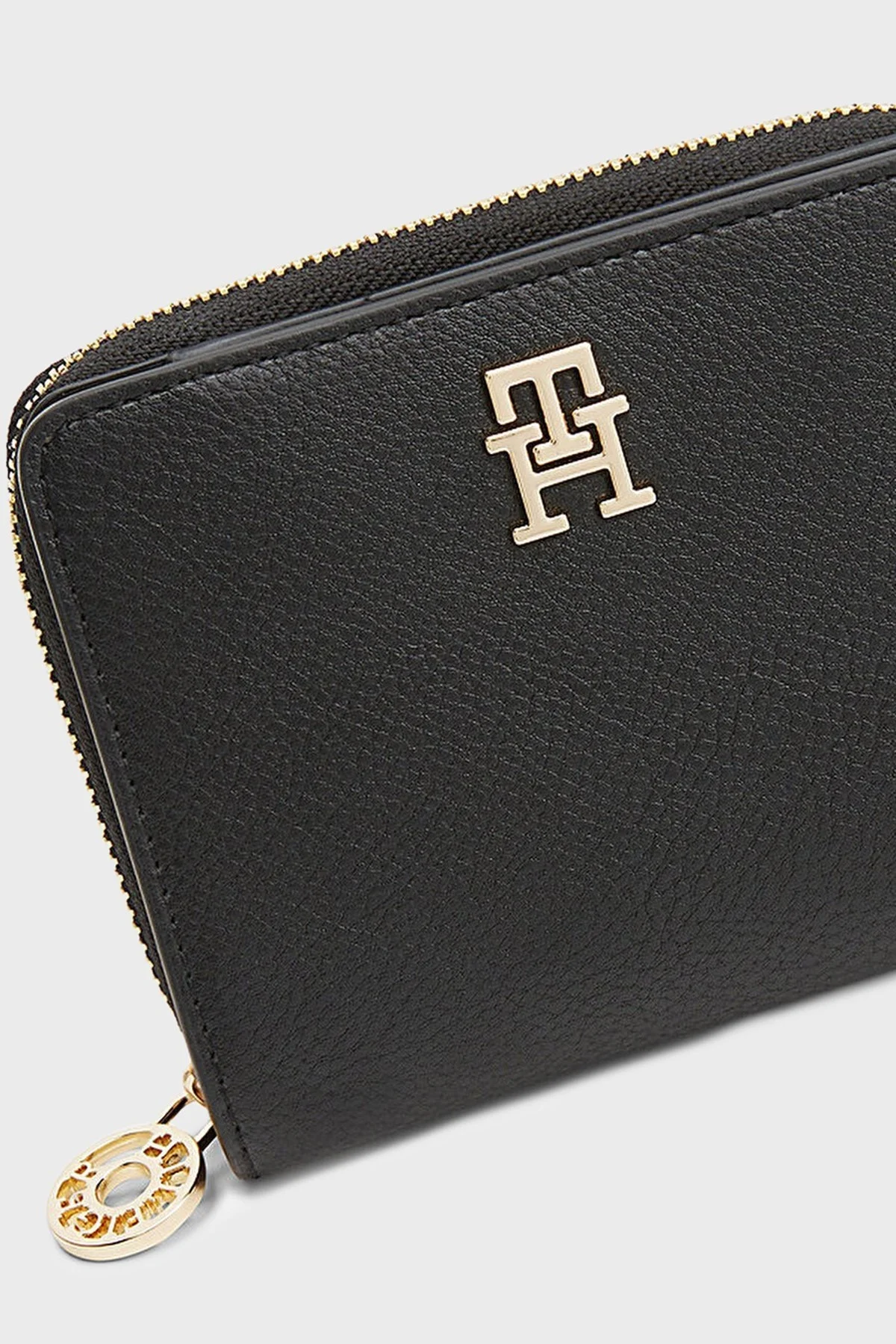 Tommy Hilfiger Logolu Fermuarlı Bayan Cüzdan AW0AW17473 BDS SİYAH - 3