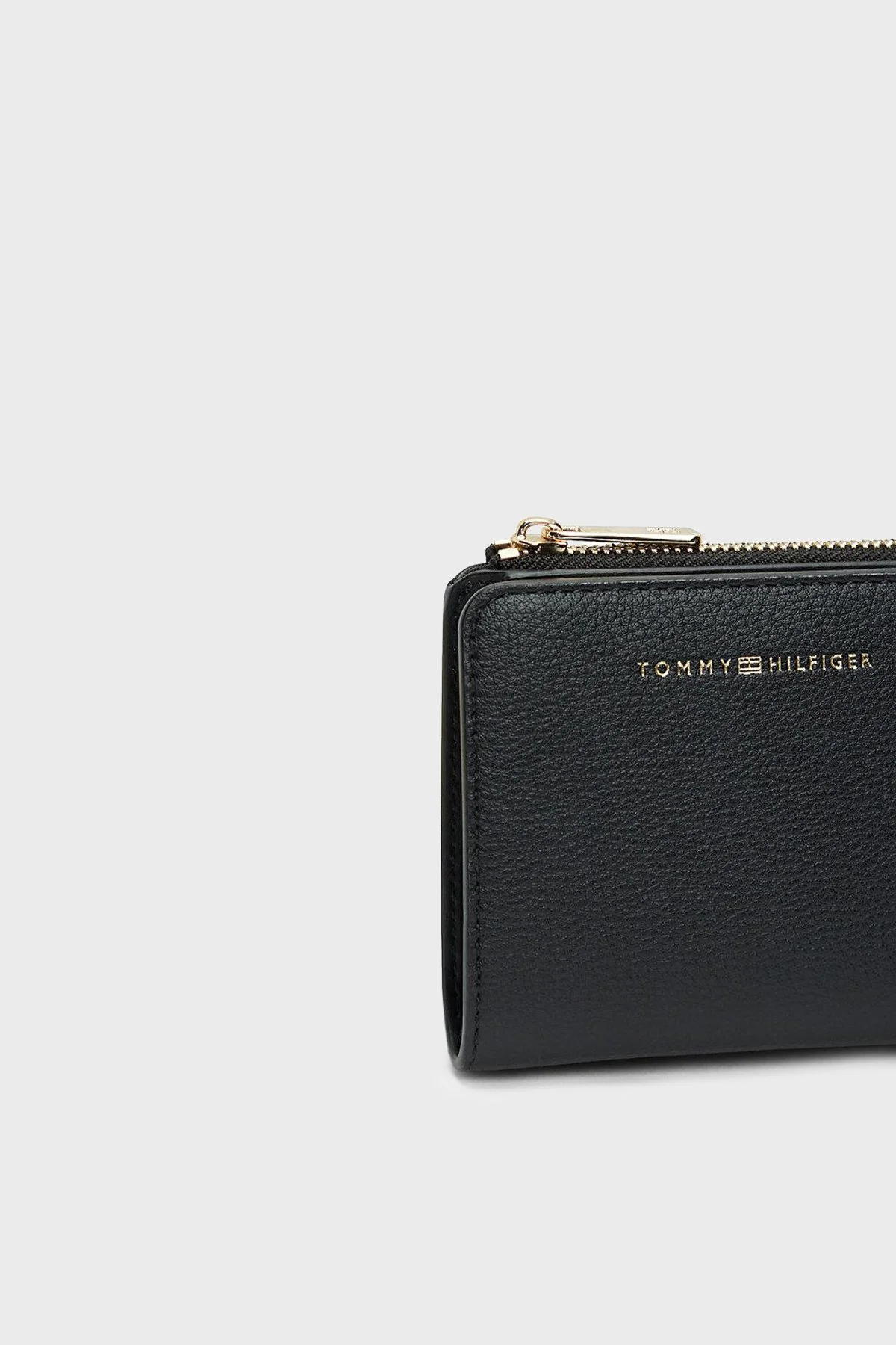 Tommy Hilfiger Logolu Fermuarlı Bayan Cüzdan AW0AW18124 BDS SİYAH - 3