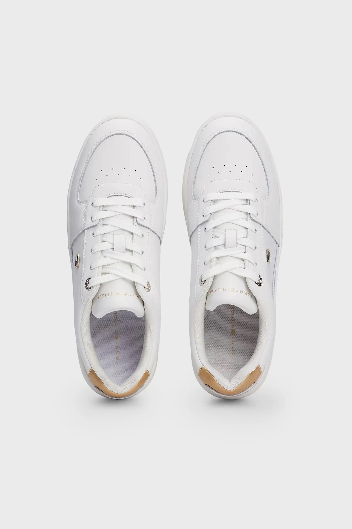 Tommy Hilfiger Logolu Kalın Tabanlı Deri Sneaker Bayan Ayakkabı FW0FW08076 YBL BEYAZ - 4