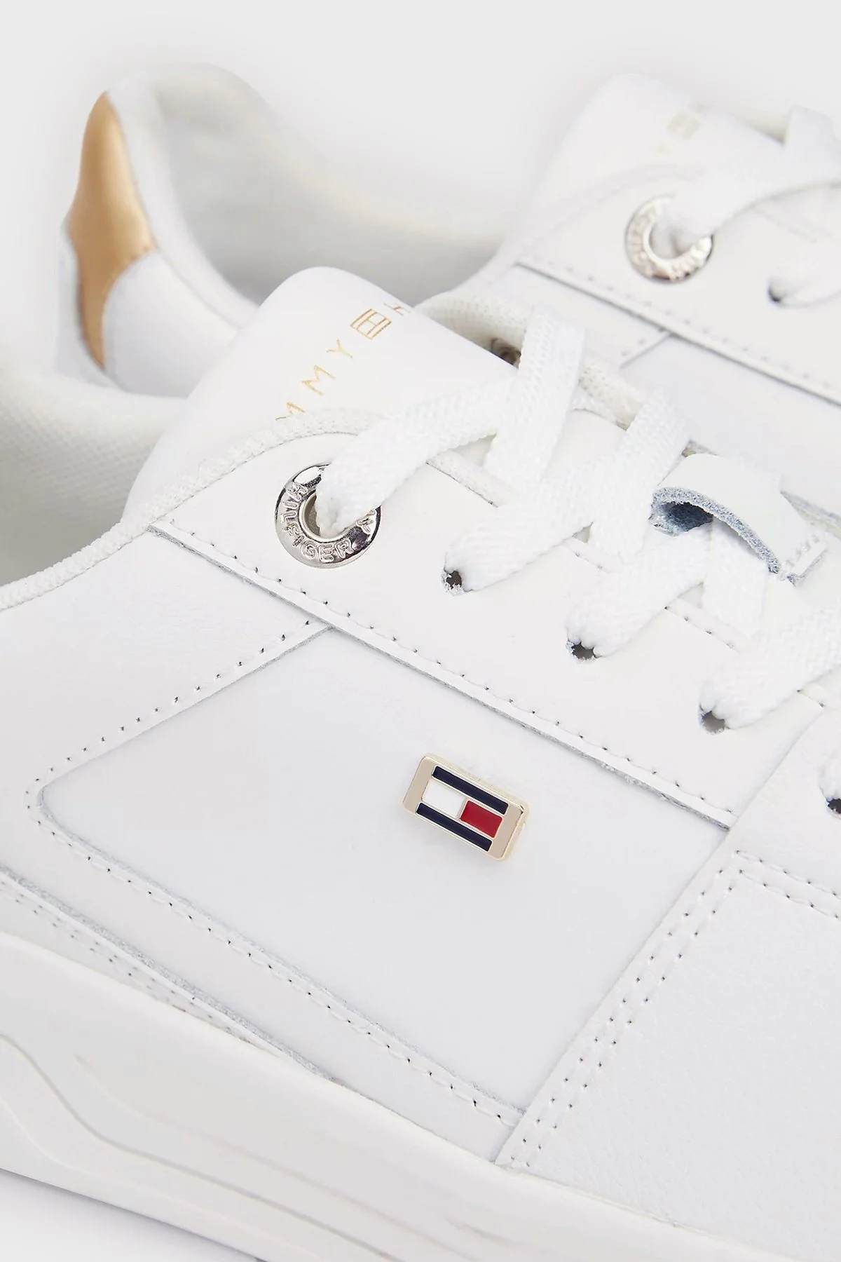 Tommy Hilfiger Logolu Kalın Tabanlı Deri Sneaker Bayan Ayakkabı FW0FW08076 YBL BEYAZ - 5