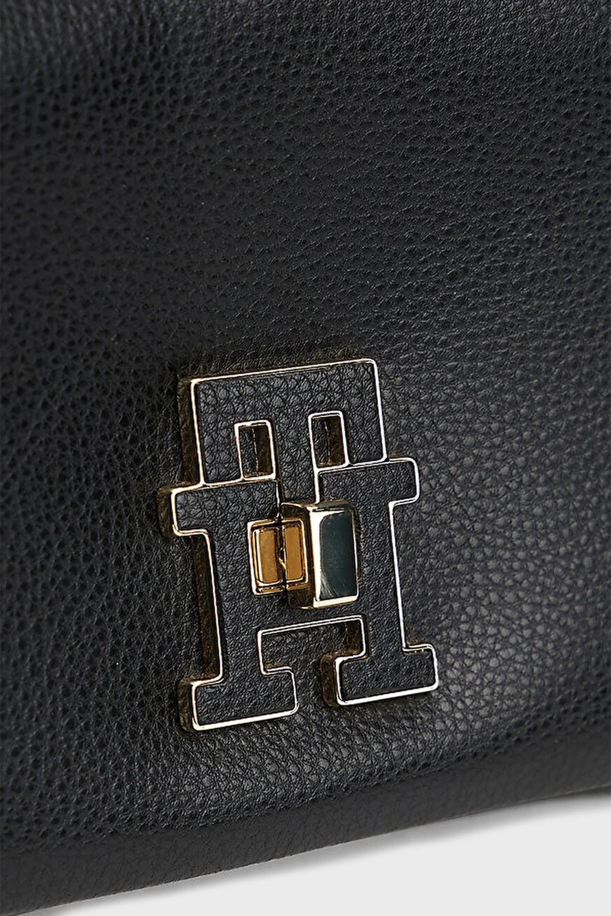 Tommy Hilfiger Logolu Kilit Kapamalı Zincir Askılı Küçük Bayan Çanta AW0AW17462 BDS SİYAH - 5