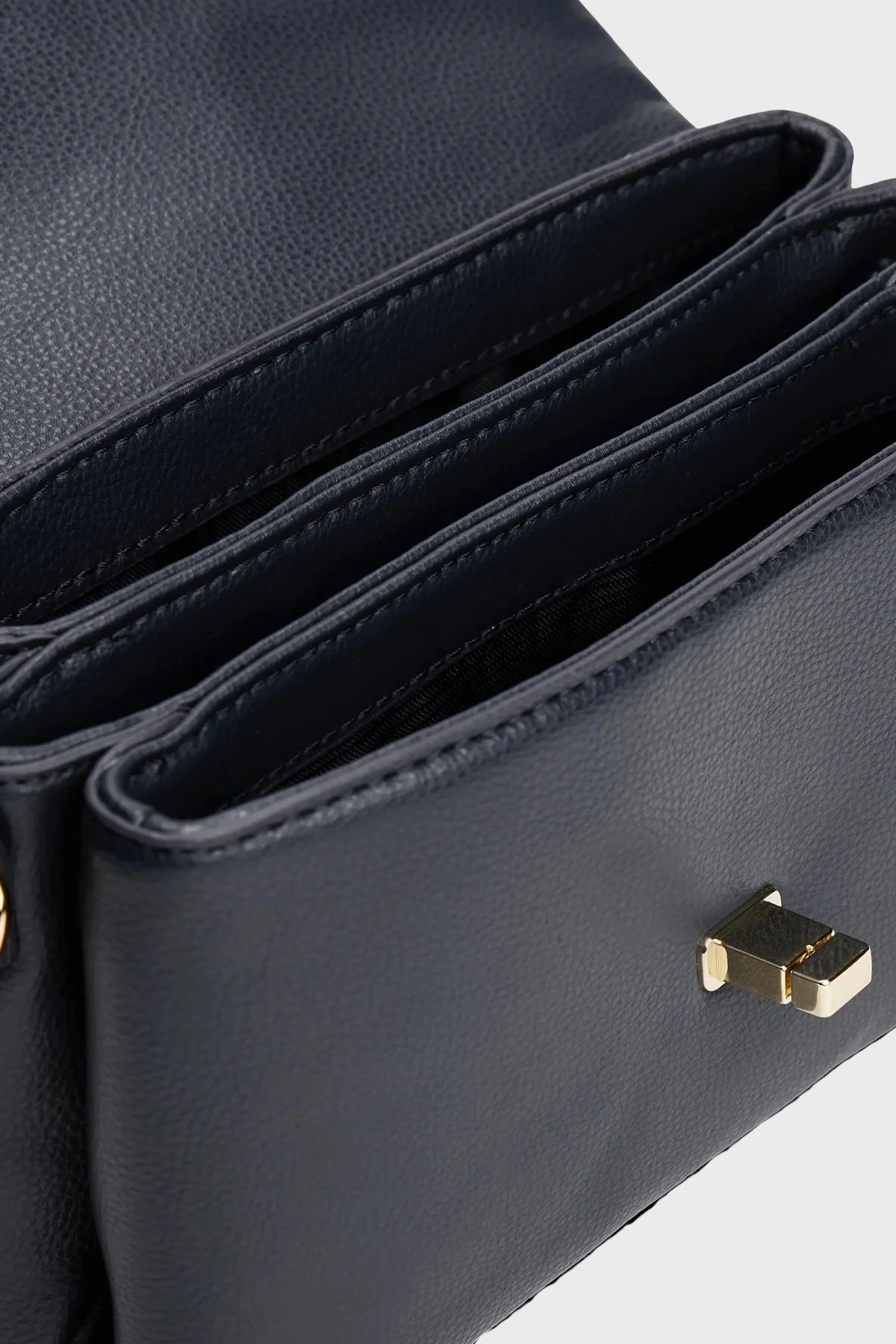 Tommy Hilfiger Logolu Kilit Kapamalı Zincir Askılı Küçük Bayan Çanta AW0AW17462 DW6 LACİVERT - 4