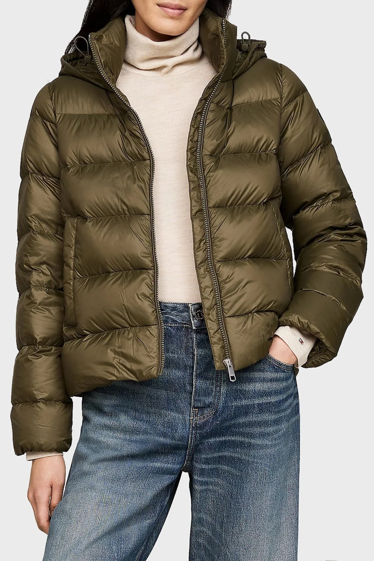 Tommy Hilfiger Logolu Kuş Tüyü Dolgulu Regular Fit Kapüşonlu Şişme Bayan Mont WW0WW43581 RBN KOYU HAKİ - 1
