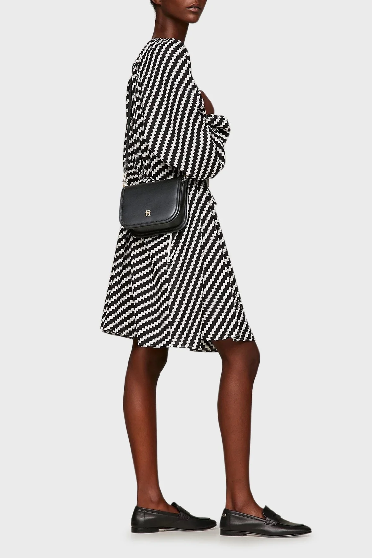Tommy Hilfiger Logolu Mini Cüzdanlı Çıkarılabilir Askılı Bayan Çanta AW0AW15694 BDS SİYAH - 2