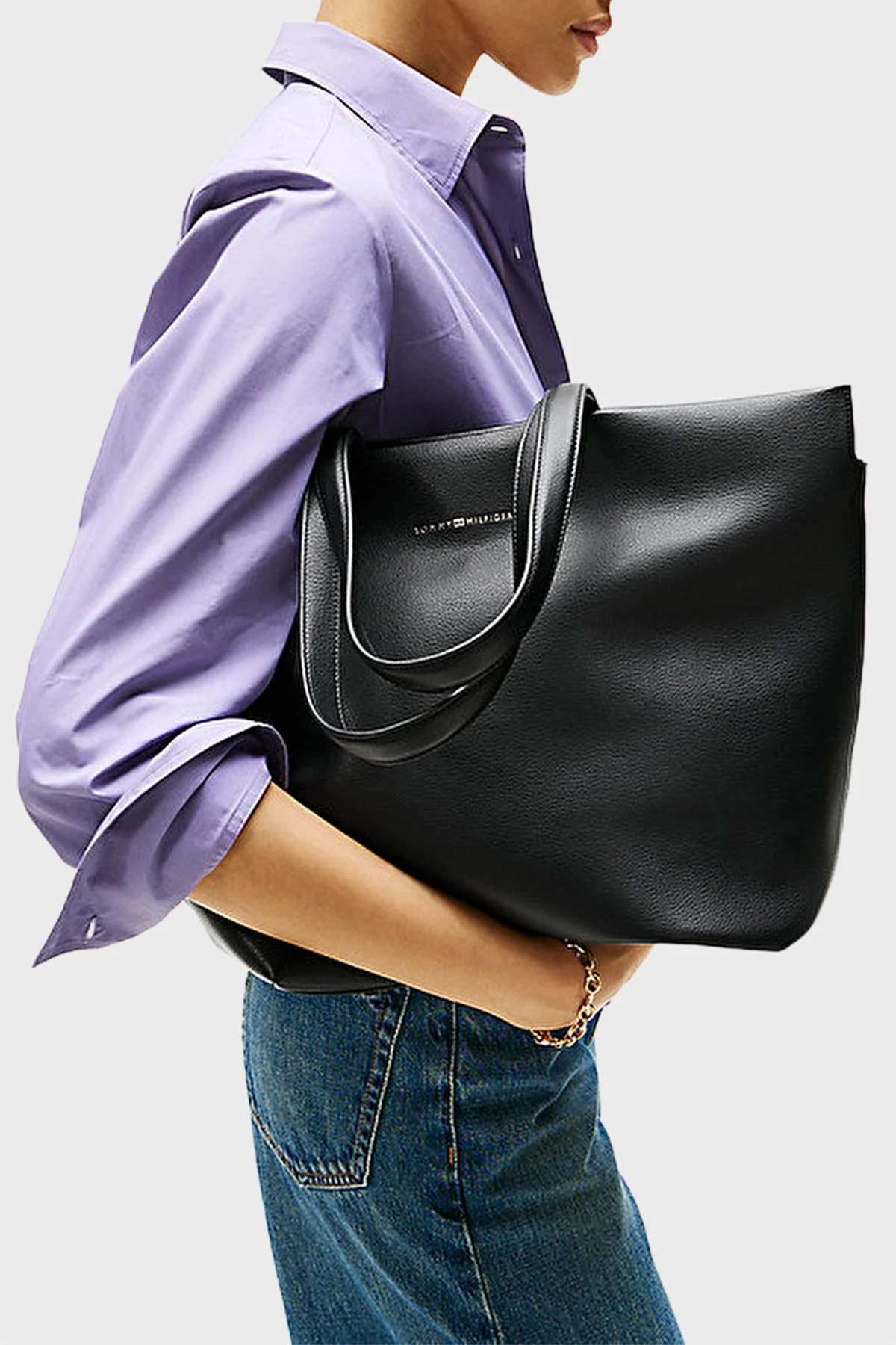 Tommy Hilfiger Logolu Omuz Askılı Bayan Çanta AW0AW17693 BDS SİYAH - 2